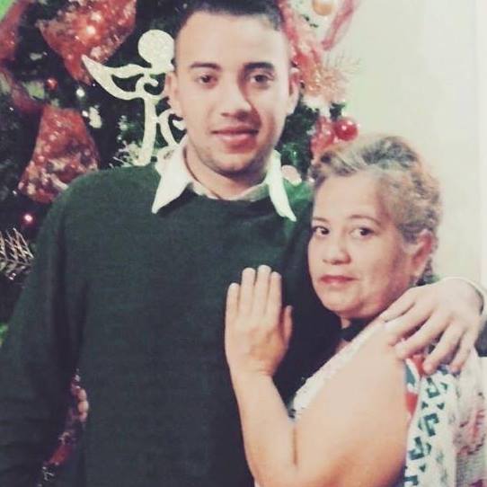 robertcabrera93's tweet photo. te amo y te quedaste en mi corazon y tu recuerdos son para siempre.  este vacio que dejaste. te extraño mucho mama https://t.co/LcPgO0sziZ