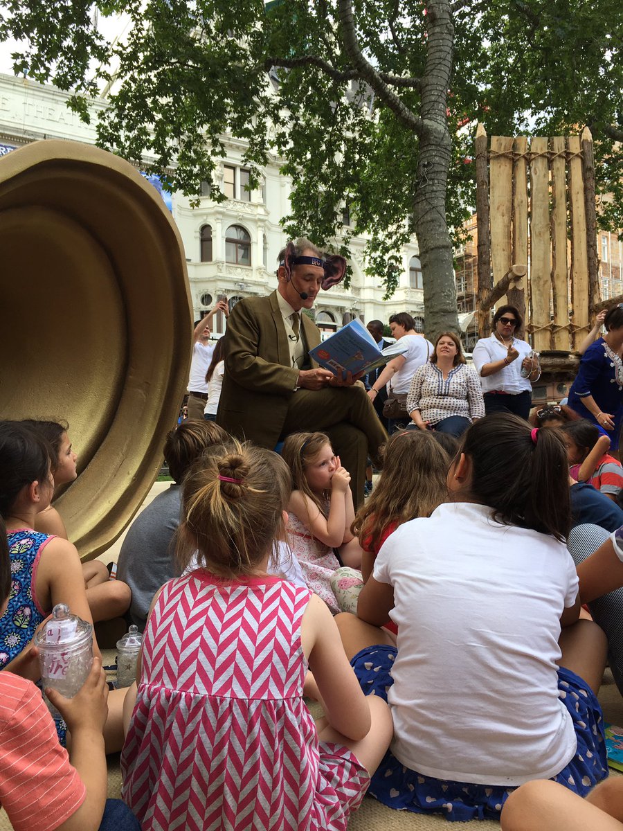 hack_jam's tweet image. We were in search of dream jars, but stumbled into Giant Country with a special reading from Mark Rylance! #TheBFG