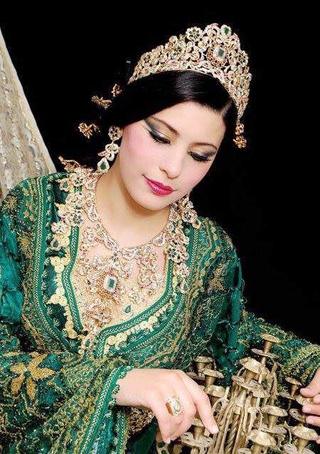 maghrebiavoice's tweet photo. الزِّي #المغربي للعروسة من ليلة الحناء الى ليلة العرس #ماذا_تعرف_عن_المغرب #القفطان_الزي_المغربي_الاصيل #المغرب 🇲🇦💅 https://t.co/benO3XiToz