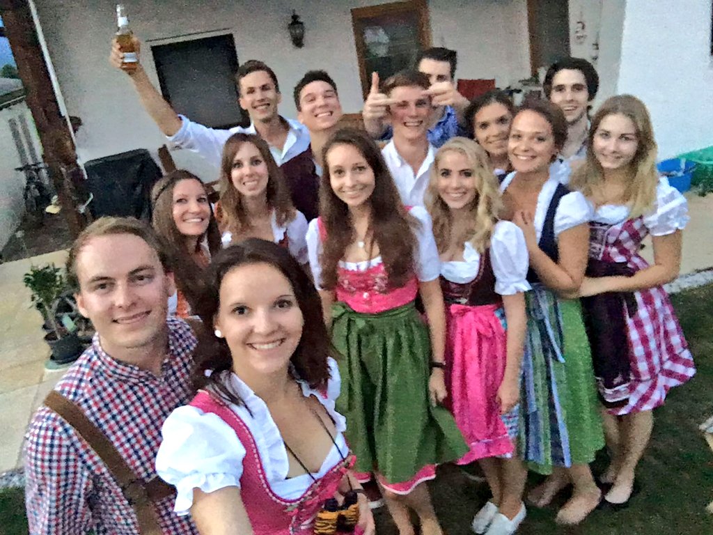 LeniFriedrich's tweet photo. So happy to have you! 😘💓 #bestfriends https://t.co/VGI9MNq1CU