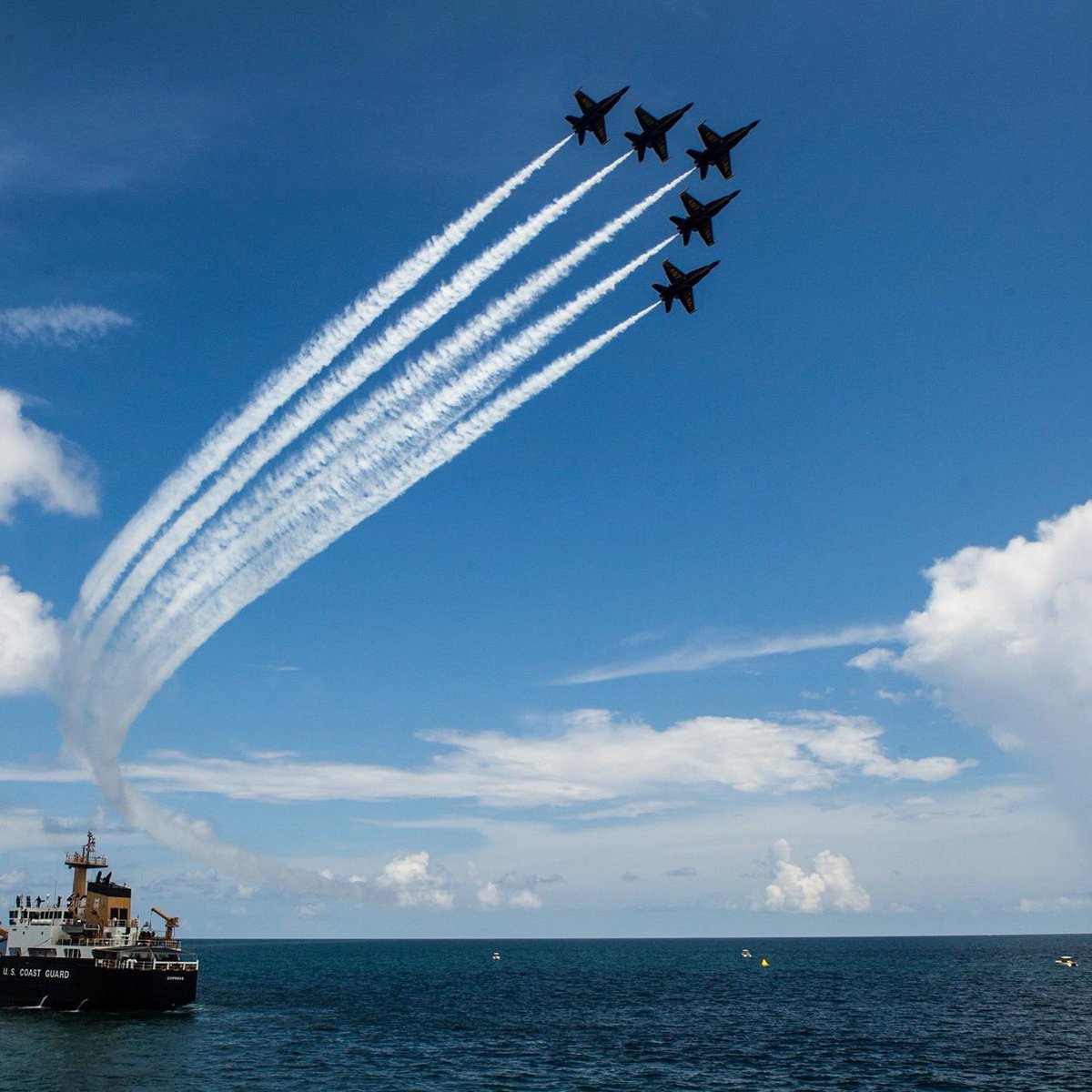 Blue Angels tweet media