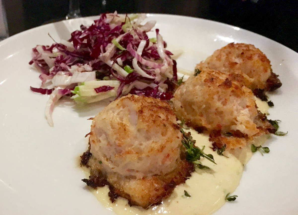 VinoVisit's tweet photo. What would be your ideal wine pairing with those crab cakes? #wine #wineandfood https://t.co/bR4ErITGyR