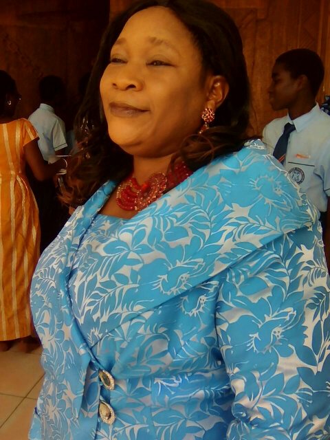 phil_larius's tweet image. Mum is a lil bit old but she's still beautiful #KvMc