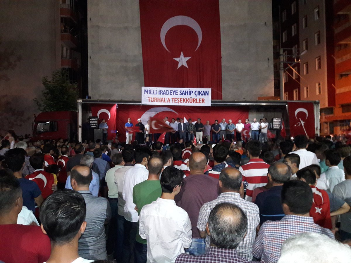 GSB_TurhalGM's tweet photo. Milli irade ve demokrasi için nöbetimiz sürüyor.
#GSBGM #DarbeyeHayır https://t.co/2DI9dHaR0s