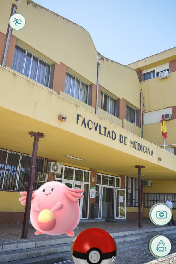 Ya empiezan a aparecer los primeros novatos en la Facultad de Medicina.