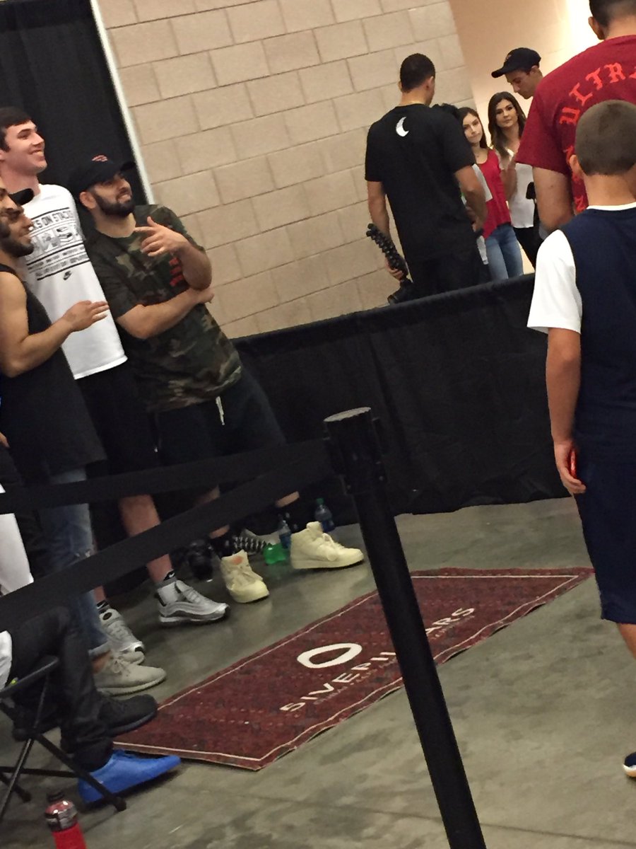 dhernandez__'s tweet photo. @QiasOmar the lines to long fam 😭 https://t.co/h9pNlfmvvR