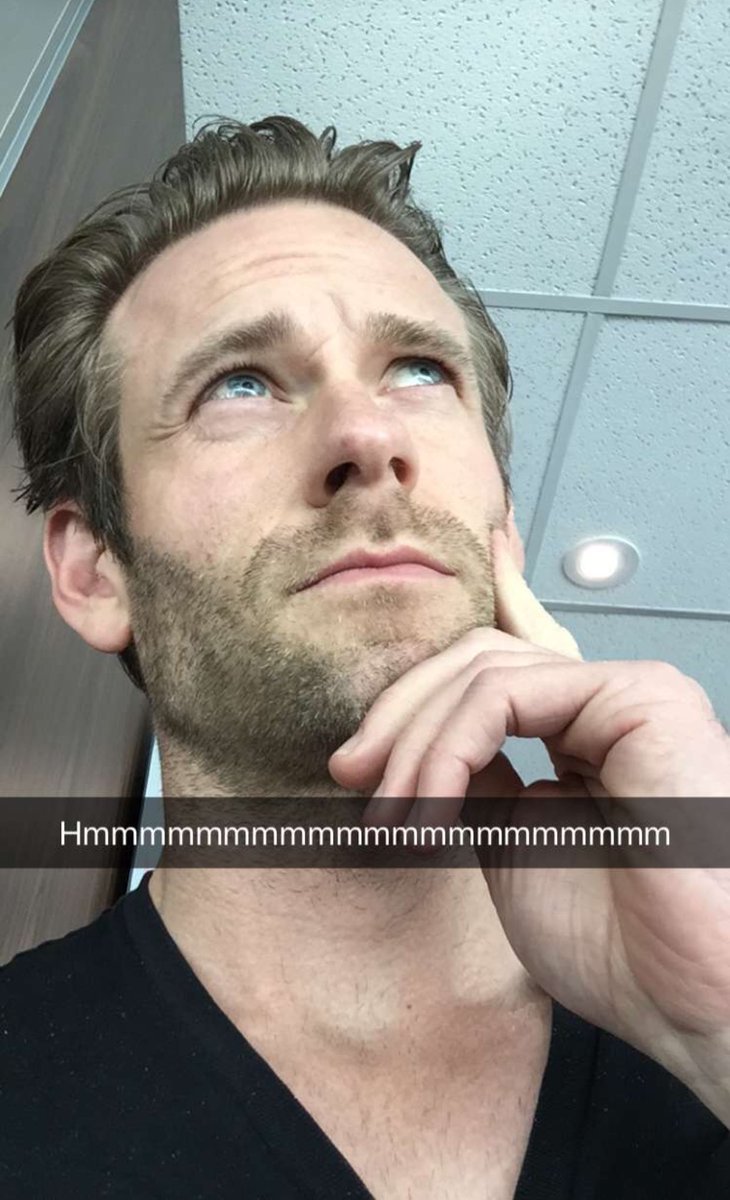 50SombrasSpain's tweet photo. .@EricJJohnson79 (y su humor) está en Paris para rodar una escena... ¡Al parecer Ana tendrá una pesadilla con Jack!😱 https://t.co/NDBB2aEkvo