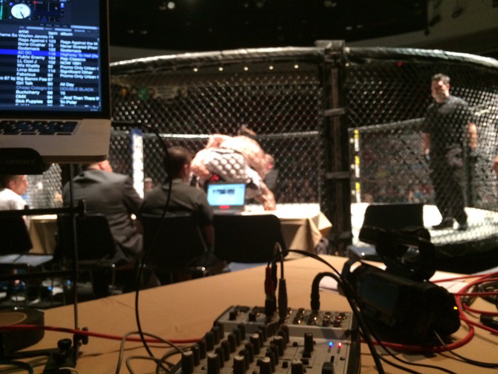 MWCoastMedia's tweet photo. Taking time off from app development to provide audio for #MFL42 tonight. https://t.co/QKbkuXo2Fy