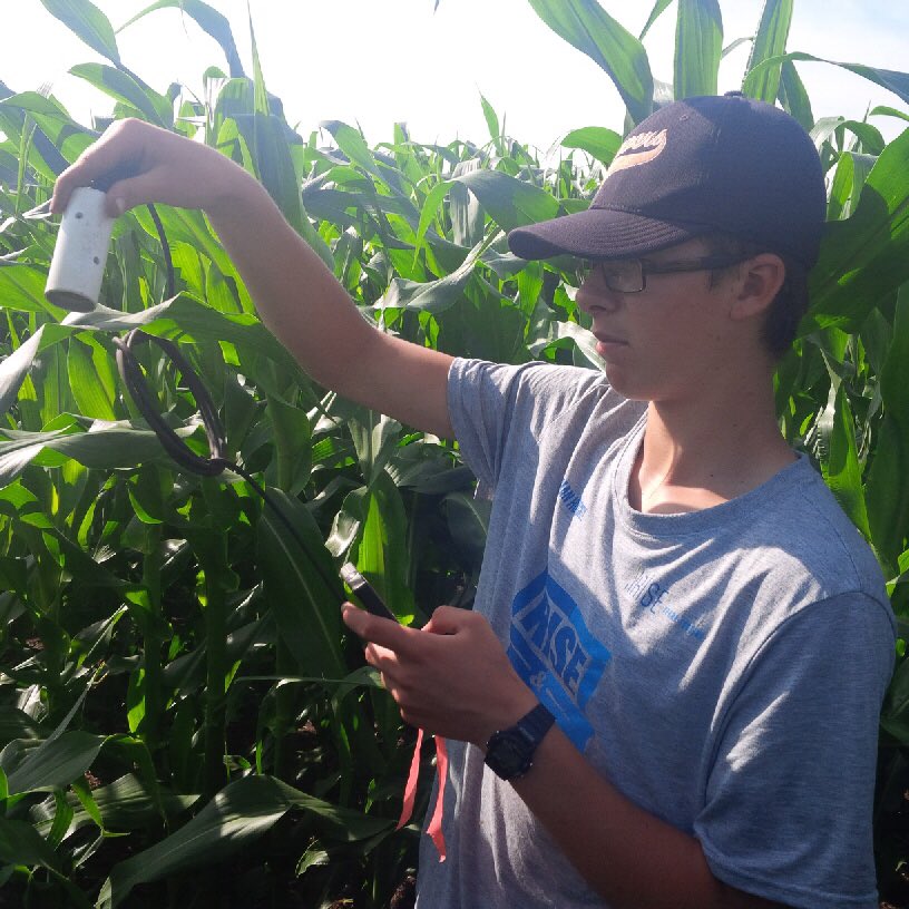 SMAPVEX16_MB's tweet photo. Grade 10 student Justin Powers helps his Dad take veg temperatures in some tall corn crops. #soilmoisture  🌽🌽🌽 https://t.co/PdhsNUUIsI