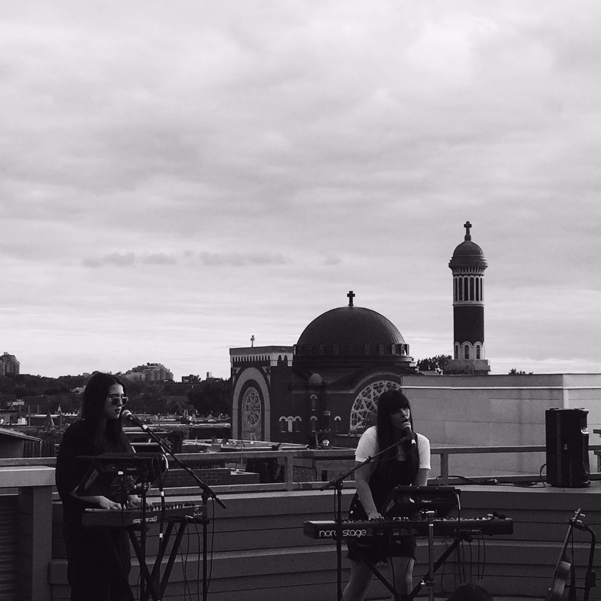 BonsoundConcert's tweet photo. .@milknbone live sur le toit de @UbisoftMTL 🙌 https://t.co/AMAIE38Vh9