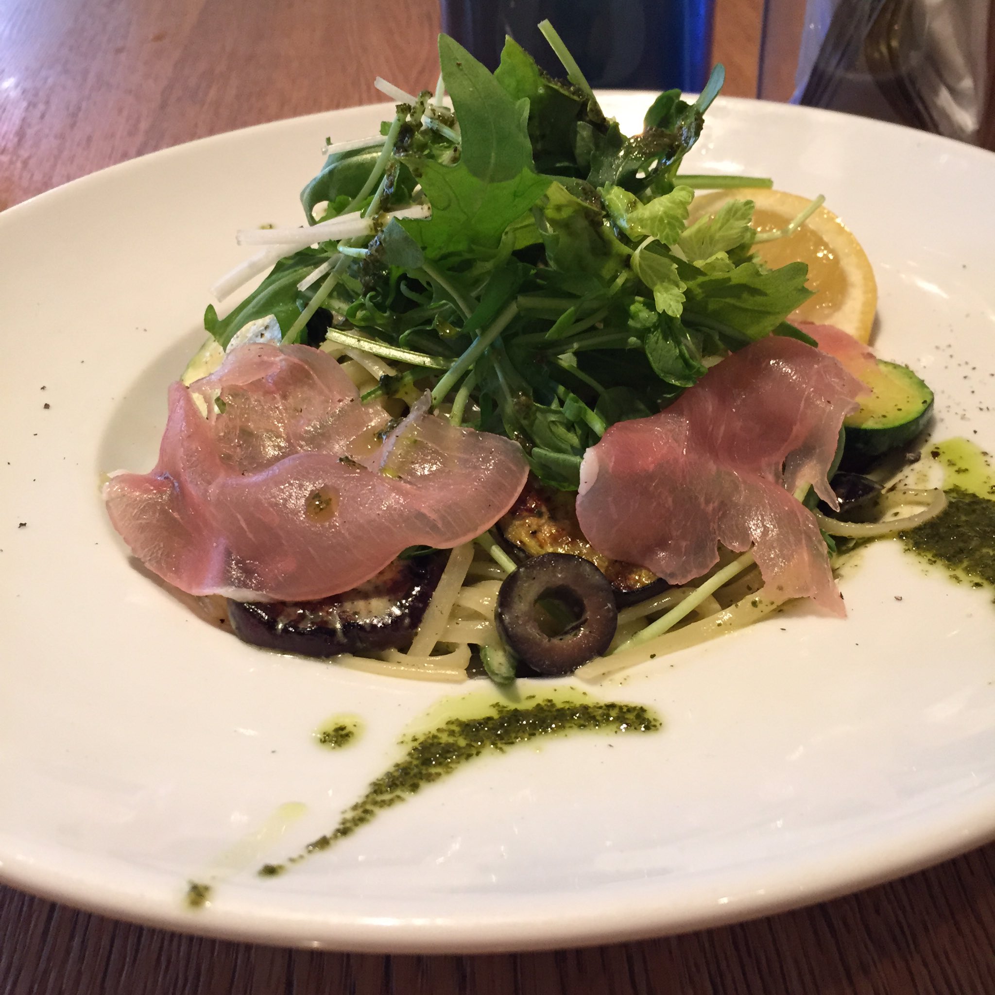 カフェ巡り Latte Graphic 町田 カフェ激戦区である町田 その中でもランチ タイムには長蛇の列ができるほどの人気店 オシャレな空間でランチが楽しめるため 女子会やデートにオススメ Lattegraphic ラテグラフィック T Co H8vjecrjga