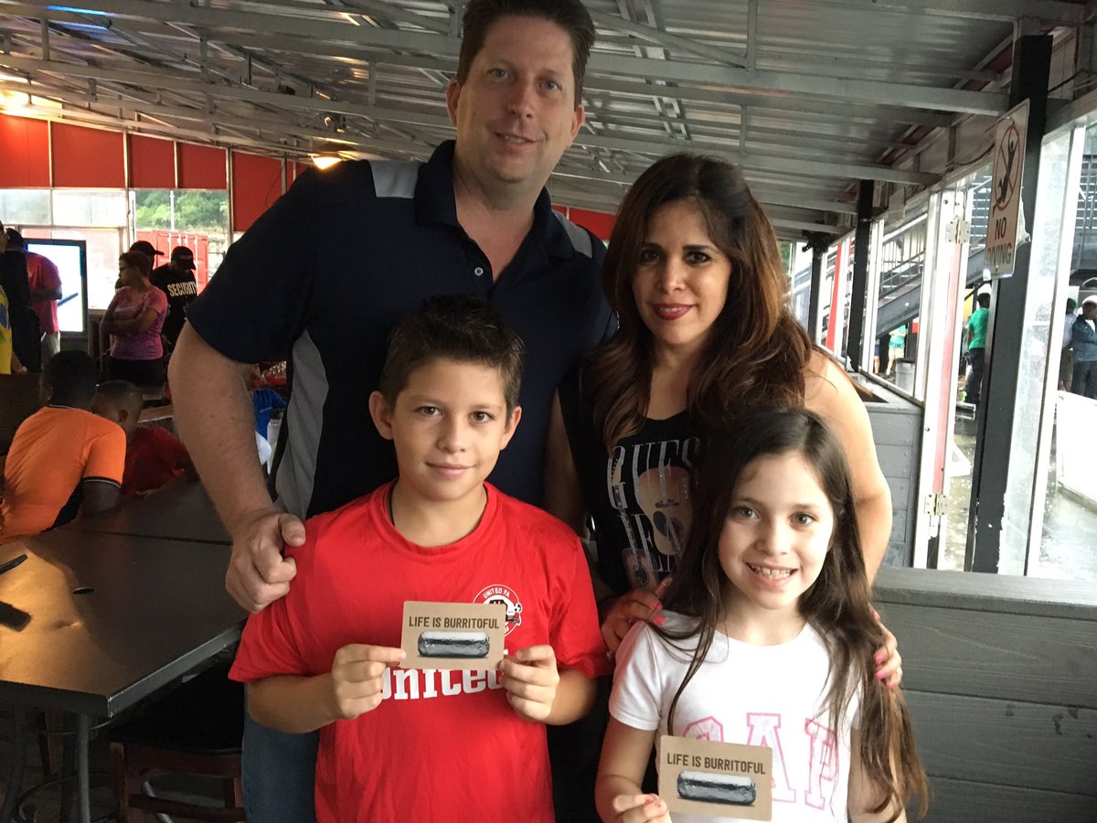 playwingive's tweet photo. It's a BURRITOFUL night in ATL! Who wants @ChipotleTweets BOGO gift cards? These ⚽️ fans do! #winners https://t.co/BOBby2RB4i