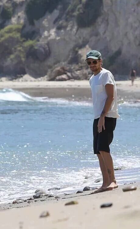 ODLA__'s tweet photo. Fotos nuevas de Louis en Malibu https://t.co/lVTbJHo95i