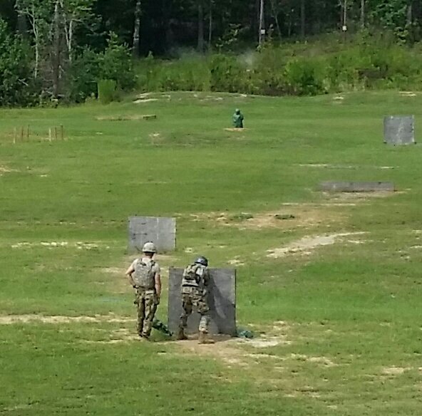 2_47IN's tweet photo. Bravo Company 2-47IN at the Buddy Team Live Fire Range today https://t.co/6B8qq0104n