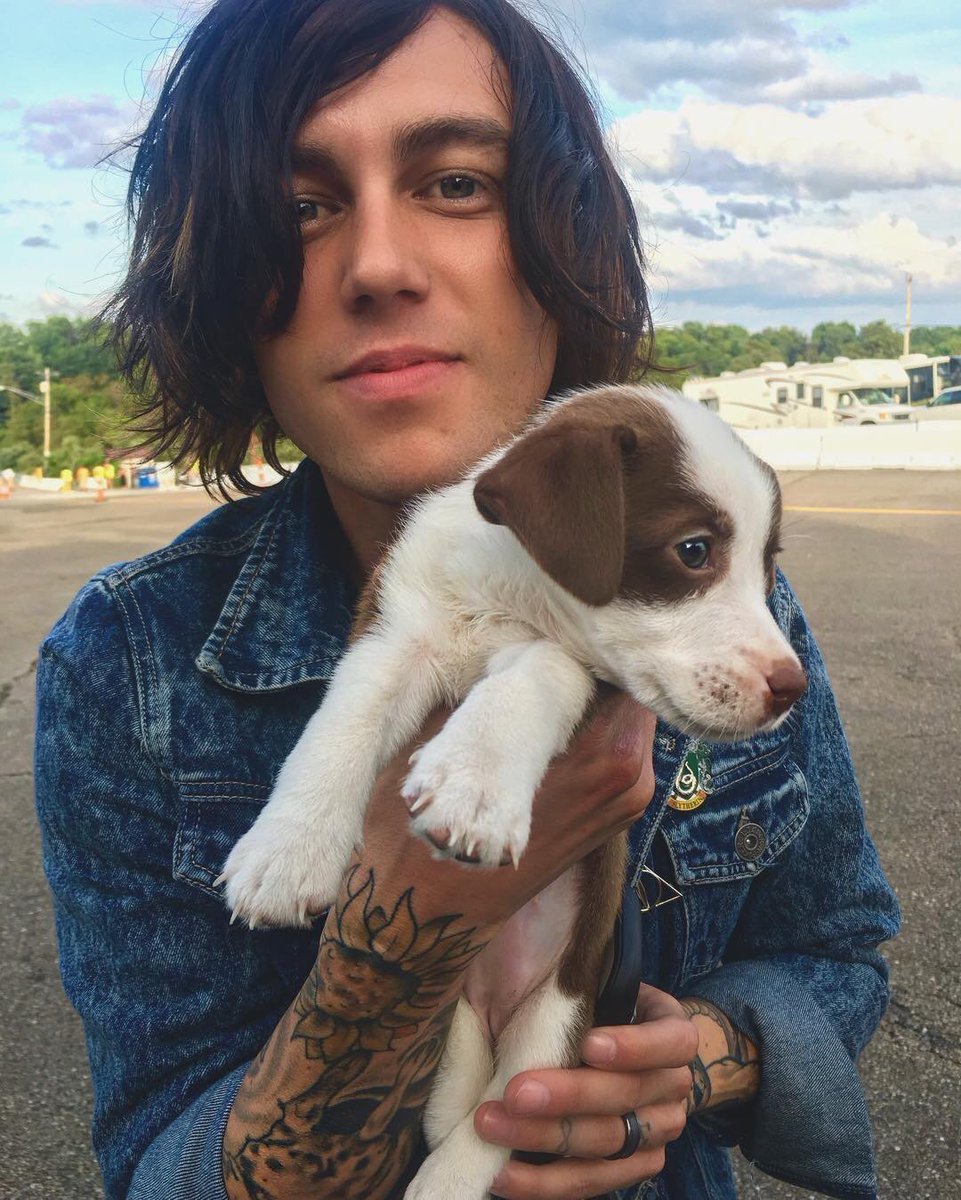 Kellin Quinn (@KeIIinQuxnn) / Posts / X, image size:961x1200