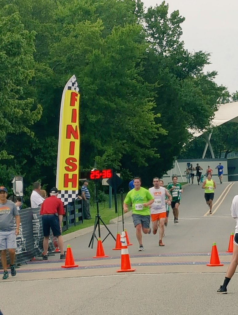 kidsmobilesalon's tweet photo. Such a beautiful day for a 5K! #AutismRun https://t.co/Ln3VBXVM59