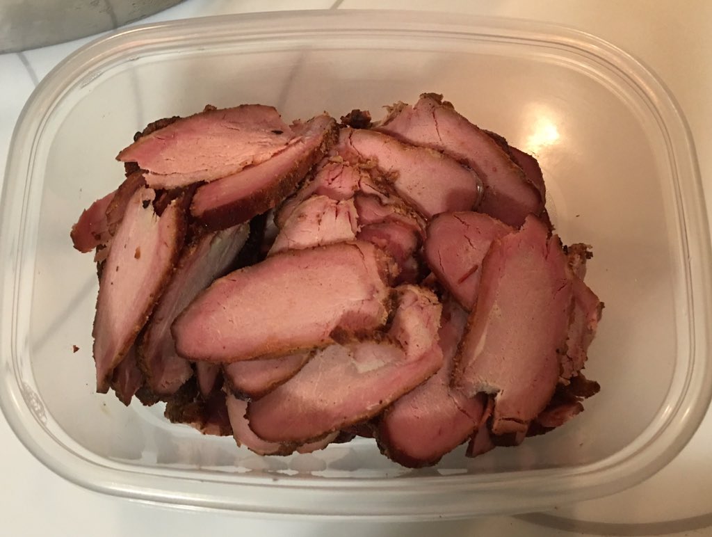 Leistunghund's tweet photo. Look at my pretty pink tender bits fellas....

#lookatthatsmokering #smokedmeat #mouthparty 

😛

#MadeYouLook https://t.co/f0eTfIuCKZ