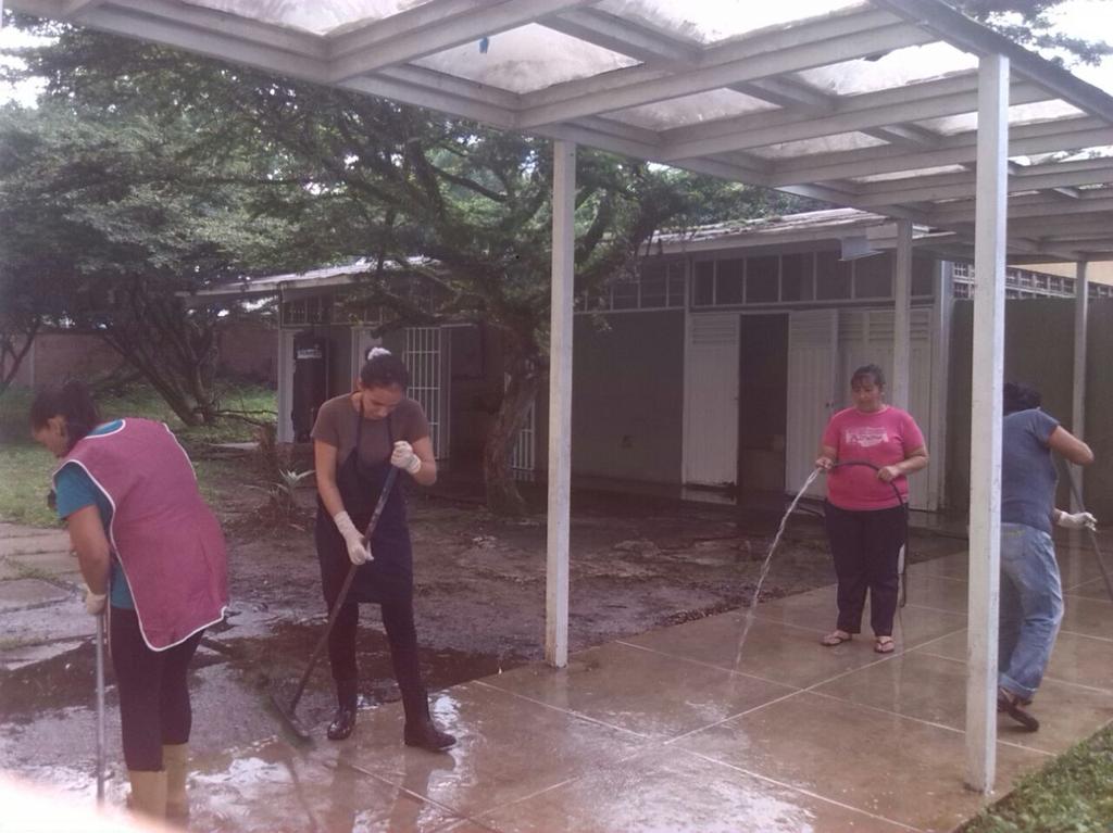 UEB Alianza en jornada de limpieza  <a href="/rodulfohumberto/">Rodulfo H. Pérez H.</a> <a href="/silvaeleazarl/">Eleazar López Silva</a> @ <a href="/coflaiut/">david alirio mendez roa</a>  #PlandeMantenimientoEscolar