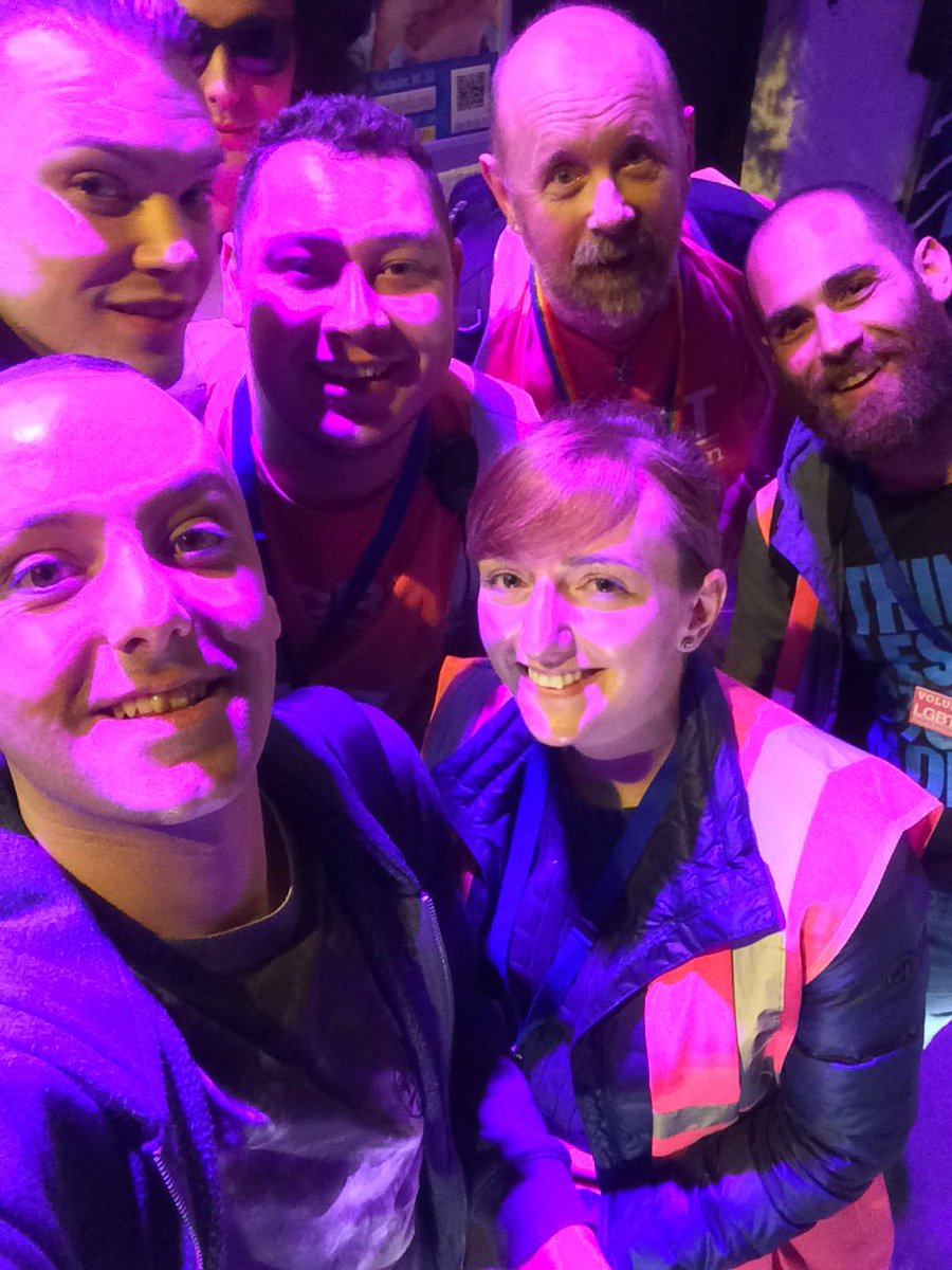 End of night snap with the <a href="/canalstmancs/">Canal Street 🏳️‍🌈</a> <a href="/LGBTfdn_Angels/">Village Angels</a> 💜 great fun <a href="/villageshowbar/">Fuzion Club</a> with <a href="/Viviennelynsey/">Vivienne lynsey</a> 🌈😇