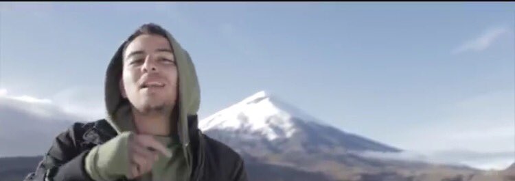 NatiCartolini's tweet photo. #CocoaRoots Ya Simón, hagamos un video rapeando y que en el fondo se vea un volcán nevado 😒 https://t.co/K6yzQFIu8W