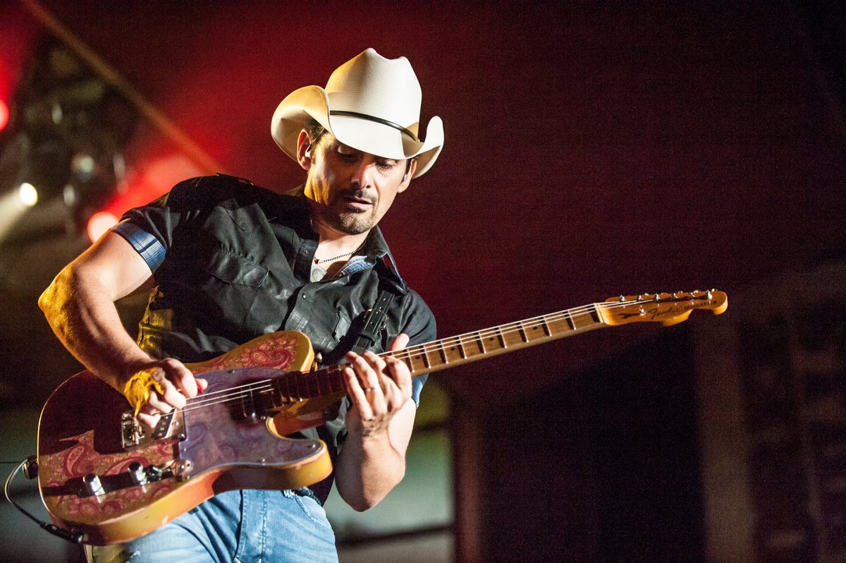 JamboOfficial's tweet photo. Welcome home @BradPaisley! #JITH2016 https://t.co/Y3jhXIFQHQ