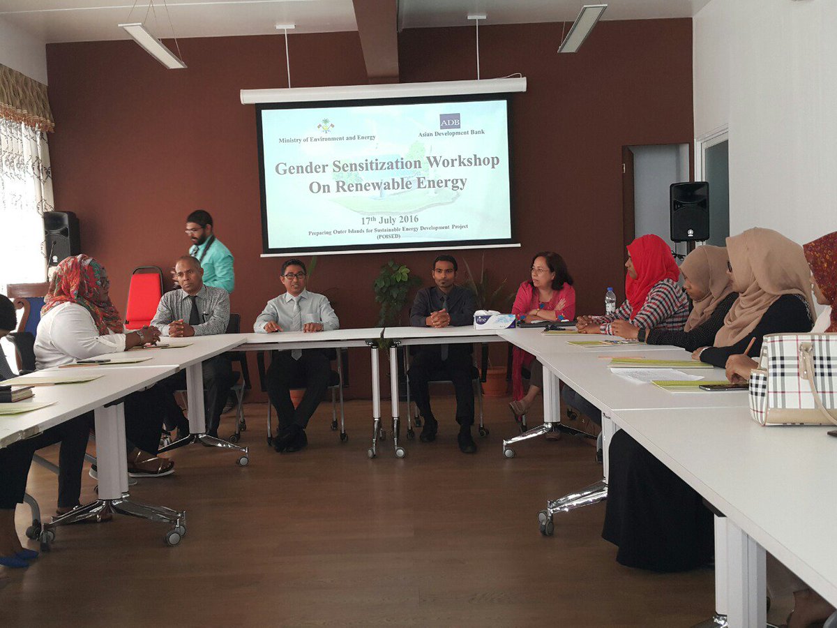 MoEnvmv's tweet photo. @EnvGovMv conducts Gender Sensitization Workshop on Renewable Energy
#Saafuhakatha #Itscoolat25 #LEDSaves https://t.co/lFkoSy0EqY