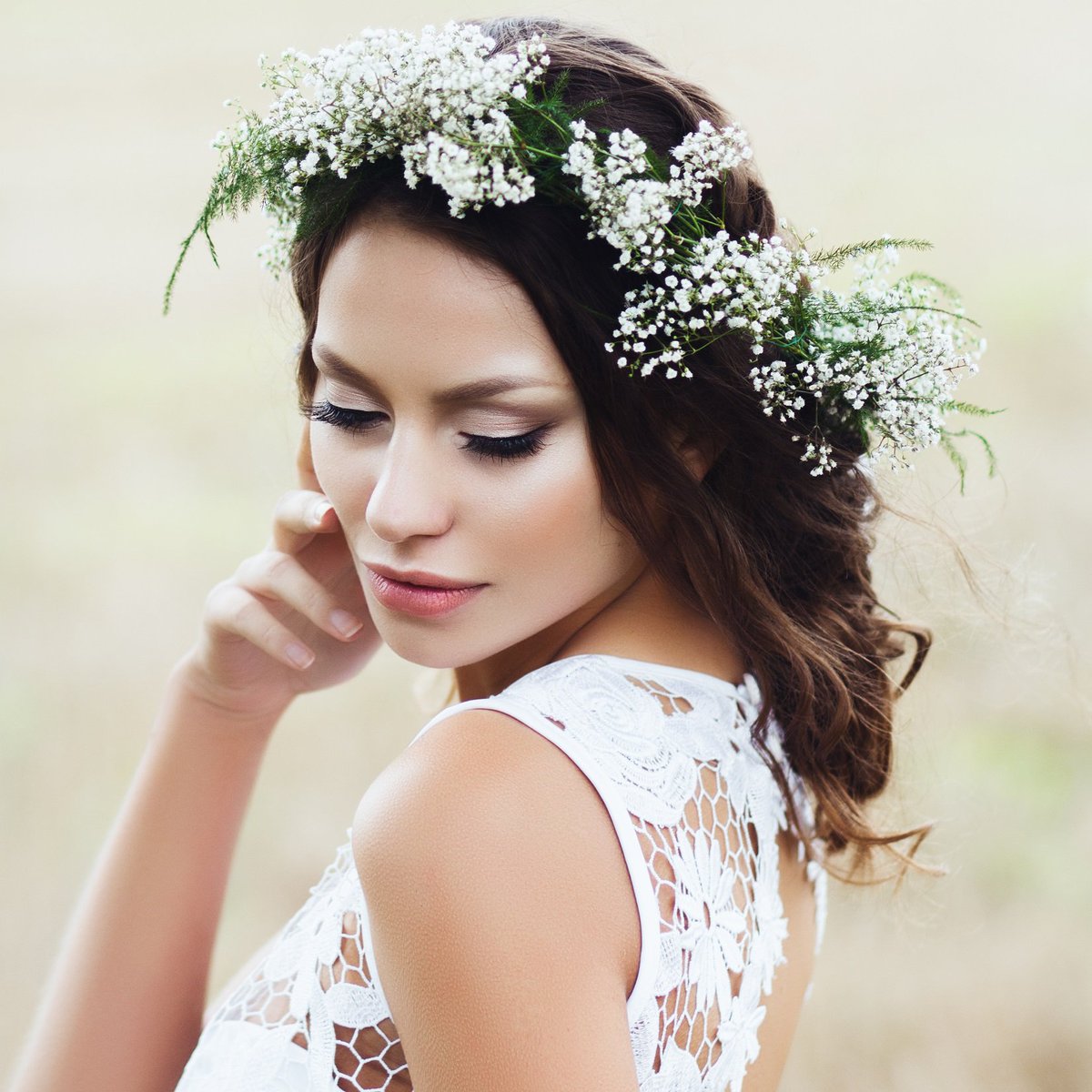 IdealBride's tweet photo. A beautiful flower crown for a beautiful bride <3 https://t.co/6jjLPSIU8m