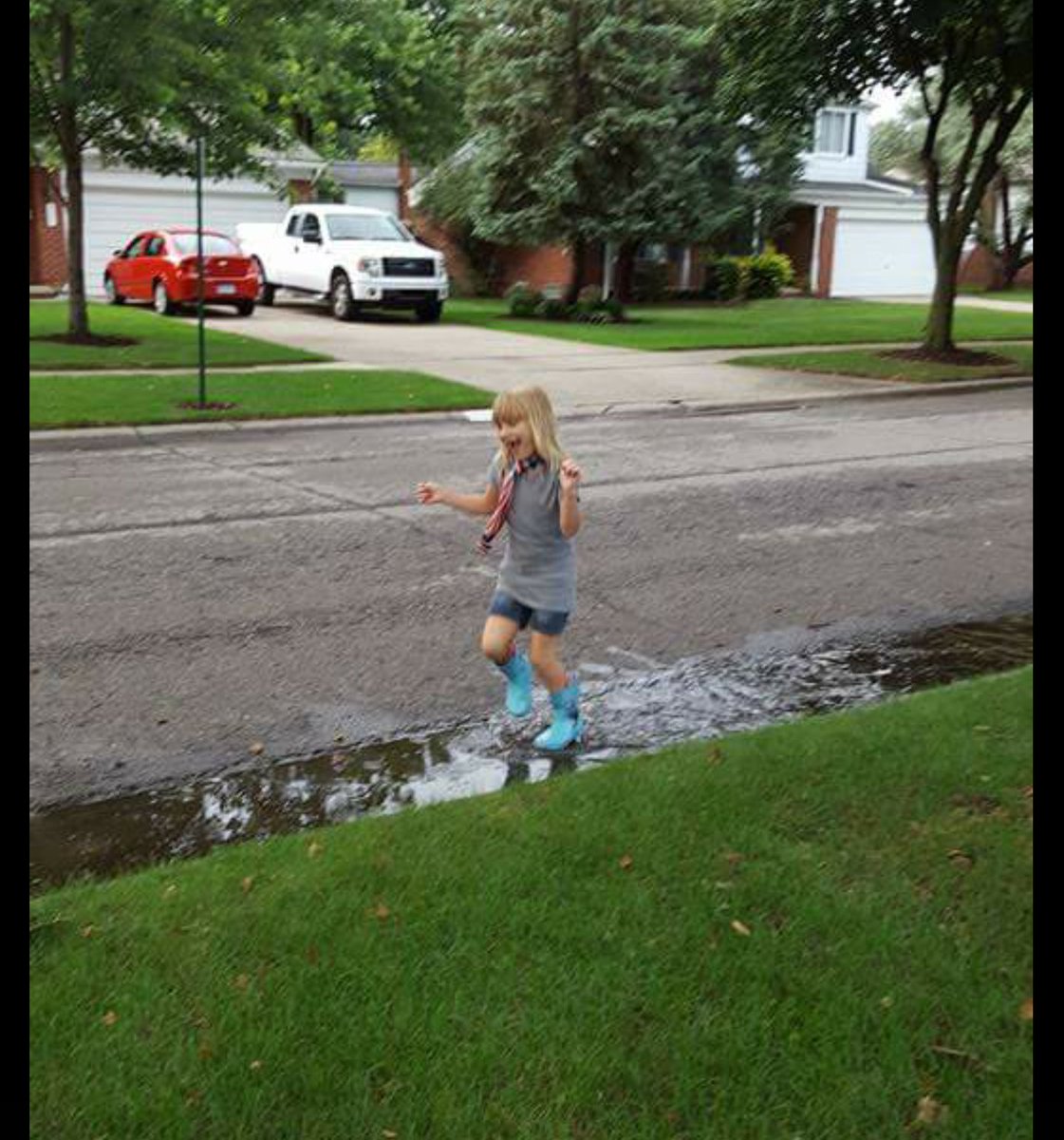 bellajacklynn's tweet photo. Singing in the rain oh what a wonderful time just singing in the rain. https://t.co/nWWdpeOk5T