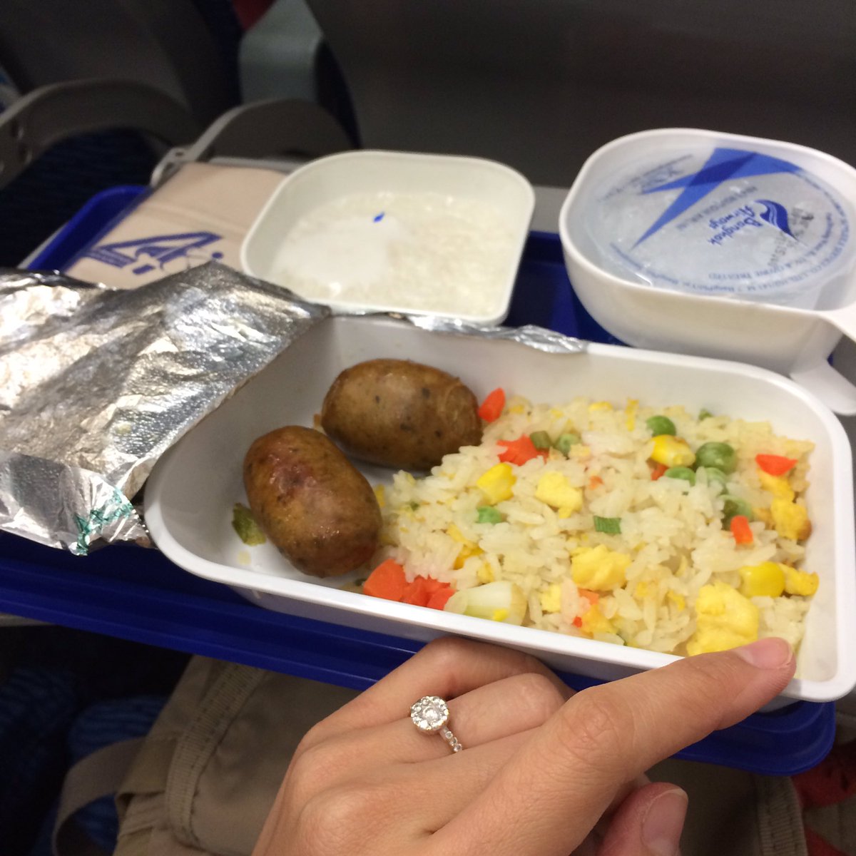 keepinparadize's tweet photo. bkk-airways#easy#dinner#plane https://t.co/L3CgHE1mSr