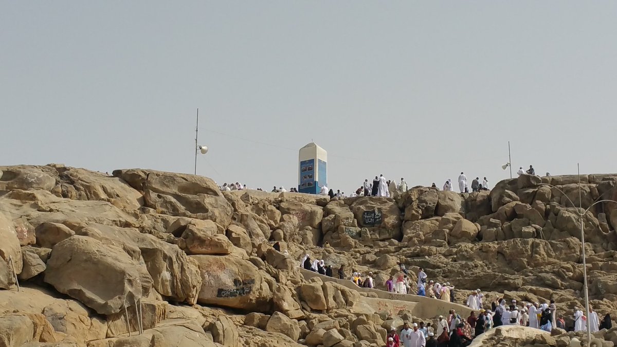 Helmy_Faishal_Z's tweet photo. Tugu Cinta.. Di sini Nabi Adam as dan Siti Hawwa bertemu. Jabal Rahmah.. https://t.co/URtKDE7RXa