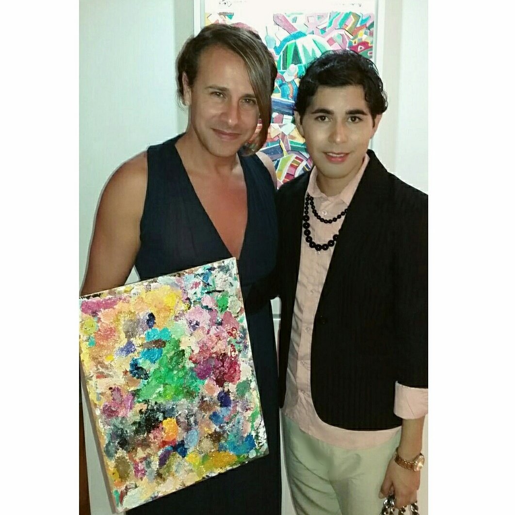 VallChavez_7's tweet photo. En la presentación de pinturas al óleo por el artista Carlos Gascon como homenaje a Frida Kahlo #LosColoresDeMexico https://t.co/bQUrtGjOv6