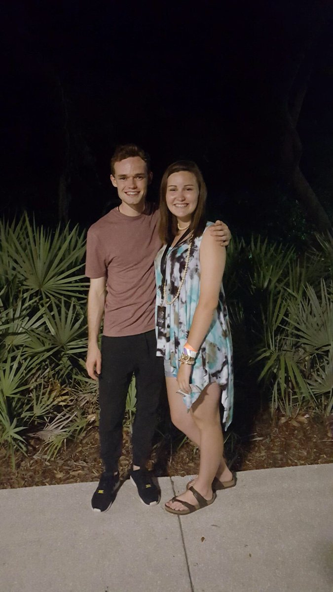 graceyterrell's tweet photo. met @JamesTWmusic tonight💙 such a sweet guy &amp; an amazing performer!!! The talent is real😍 https://t.co/TRvDCMk69O