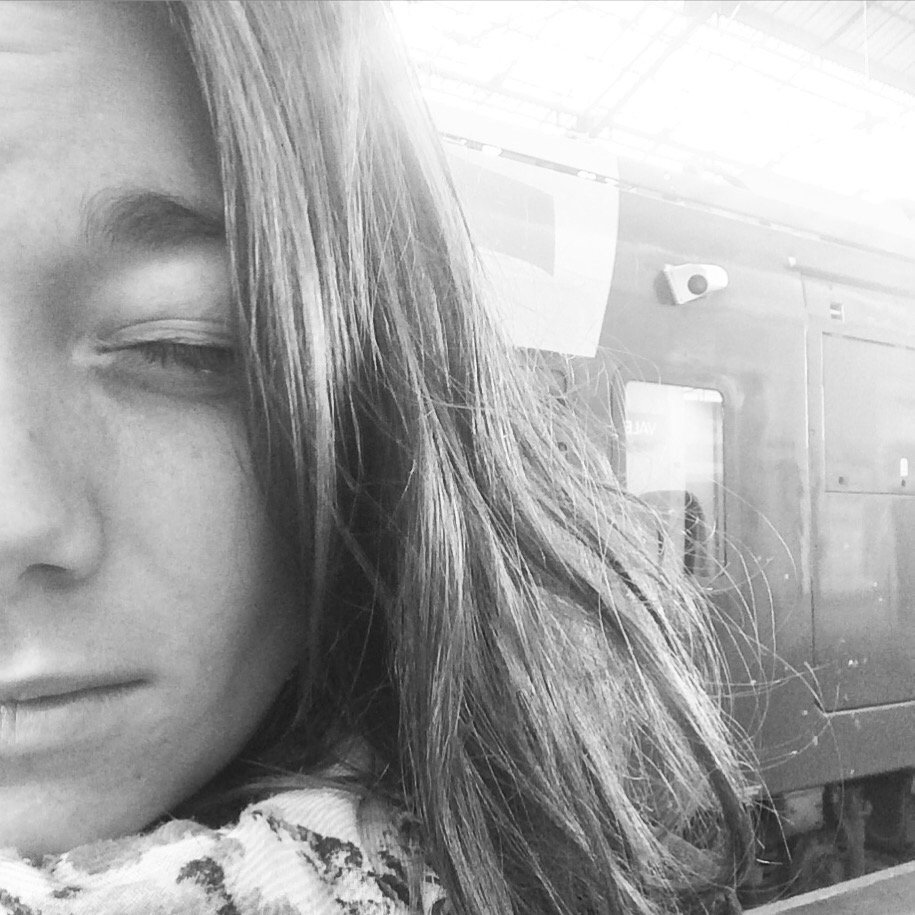 Dimanche matin,7h. Prête à prendre le train pr le portrait de ntre cliente avant son retour à Oslo <a href="/MaisonTrafalgar/">✎ Maison Trafalgar</a>