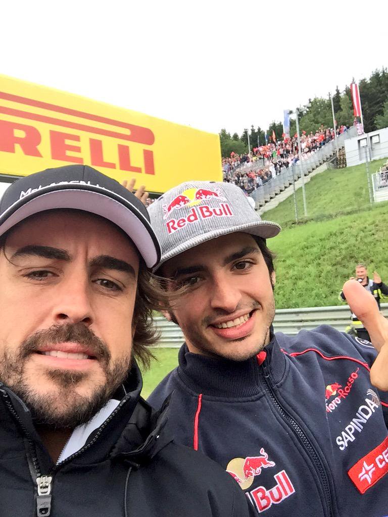 alofans3's tweet photo. Button: "Alonso es un competidor feroz en carrera y para ganarle tienes que hacer un trabajo excepcional" https://t.co/d6hDZjZiox