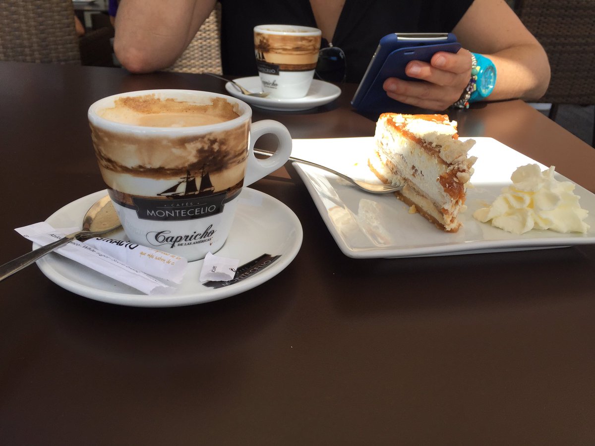 TxebiGR's tweet photo. Desayunando y esperando la llegada en el #TriplusGC @Rosalpgc https://t.co/vMfkZVYasU