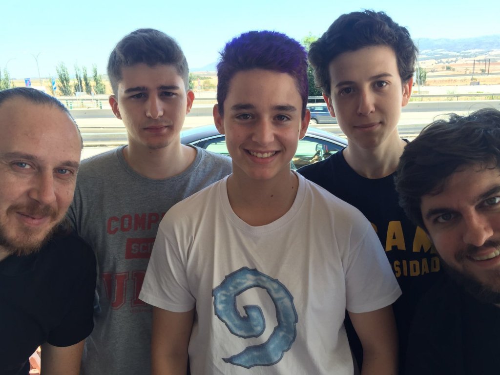 UCAM_UniEsports's tweet photo. Resumen #Hearthstone #DHV2016: 1er. Puesto Torneo LAN y 2 Top 50. Entre 300 jugadores. Metodología #T4G. Cracks!!! https://t.co/KOPyzOEdiG