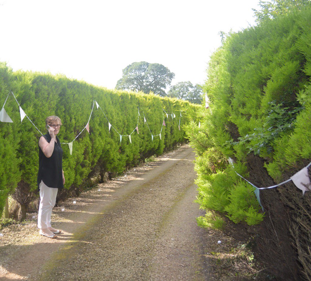 GMBespokeEvents's tweet image. Waiting for the wedding guests to arrive to get the party started #weddinghour #Eventplanning