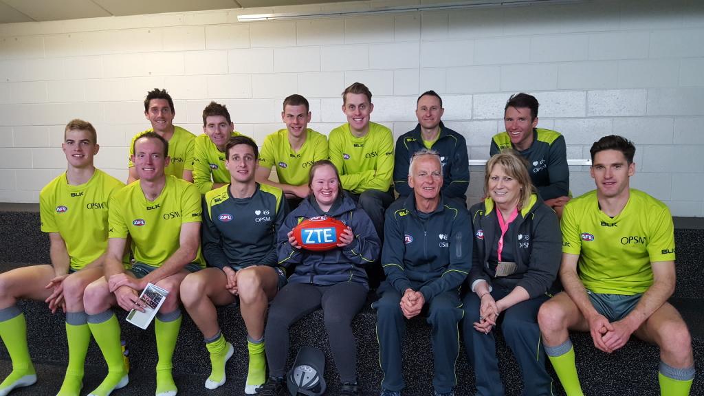 sport_ability's tweet image. Emily had a ball. #AFLBluesEagles @DownSyndromeVic @UmpireAFL. Met both @CarltonFC &amp;amp; @WestCoastEagles coaches😀