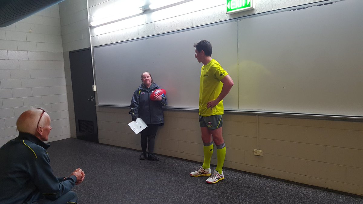 sport_ability's tweet image. Emily had a ball. #AFLBluesEagles @DownSyndromeVic @UmpireAFL. Met both @CarltonFC &amp;amp; @WestCoastEagles coaches😀