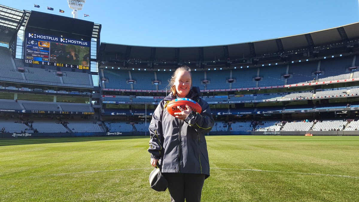 sport_ability's tweet image. Emily had a ball. #AFLBluesEagles @DownSyndromeVic @UmpireAFL. Met both @CarltonFC &amp;amp; @WestCoastEagles coaches😀