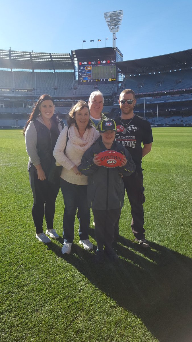sport_ability's tweet image. Emily had a ball. #AFLBluesEagles @DownSyndromeVic @UmpireAFL. Met both @CarltonFC &amp;amp; @WestCoastEagles coaches😀