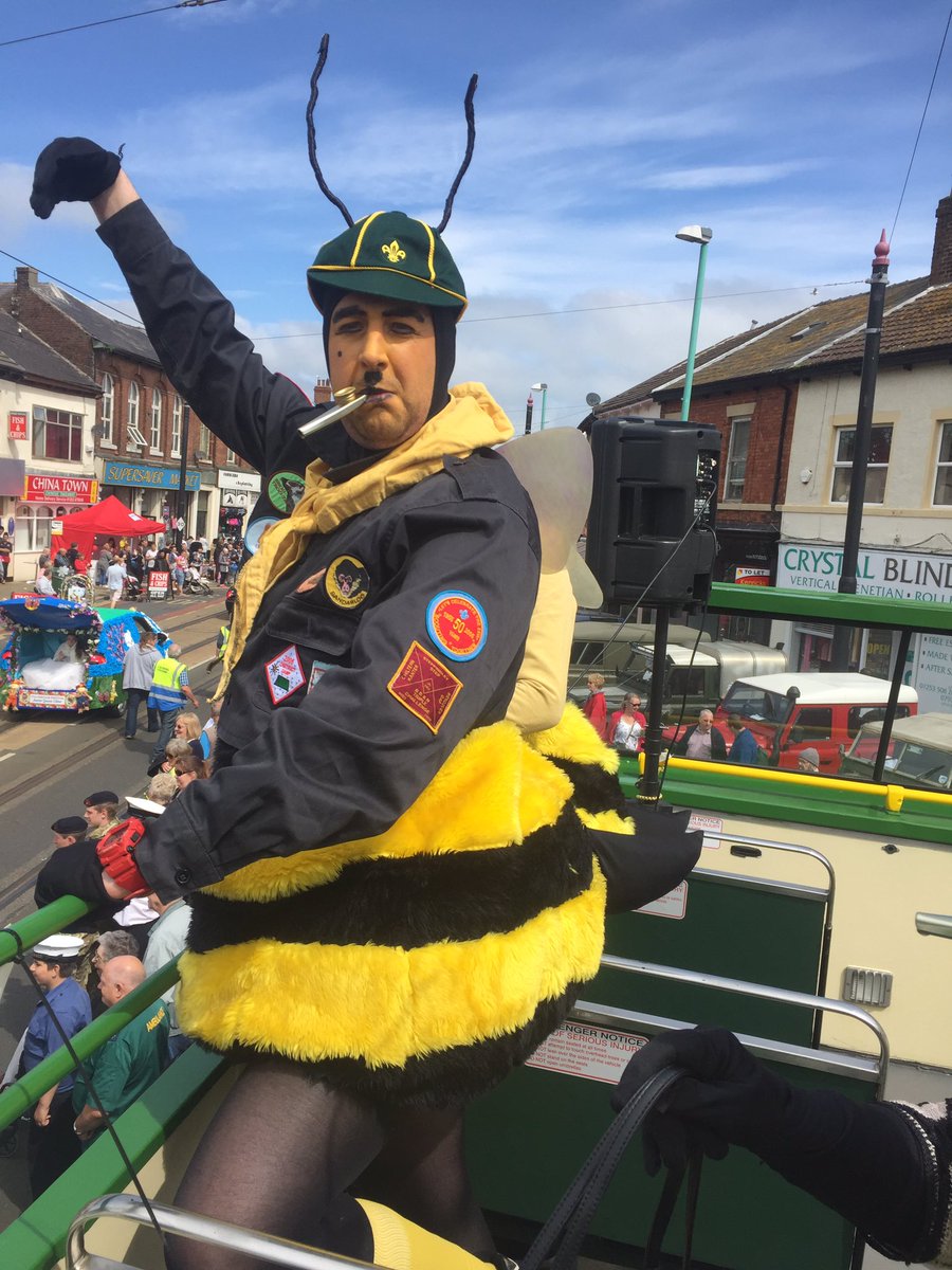 FdFestTramSun's tweet image. Fab to see @SparepARTs_Fest taking part in the parade🐝 #TramSunday