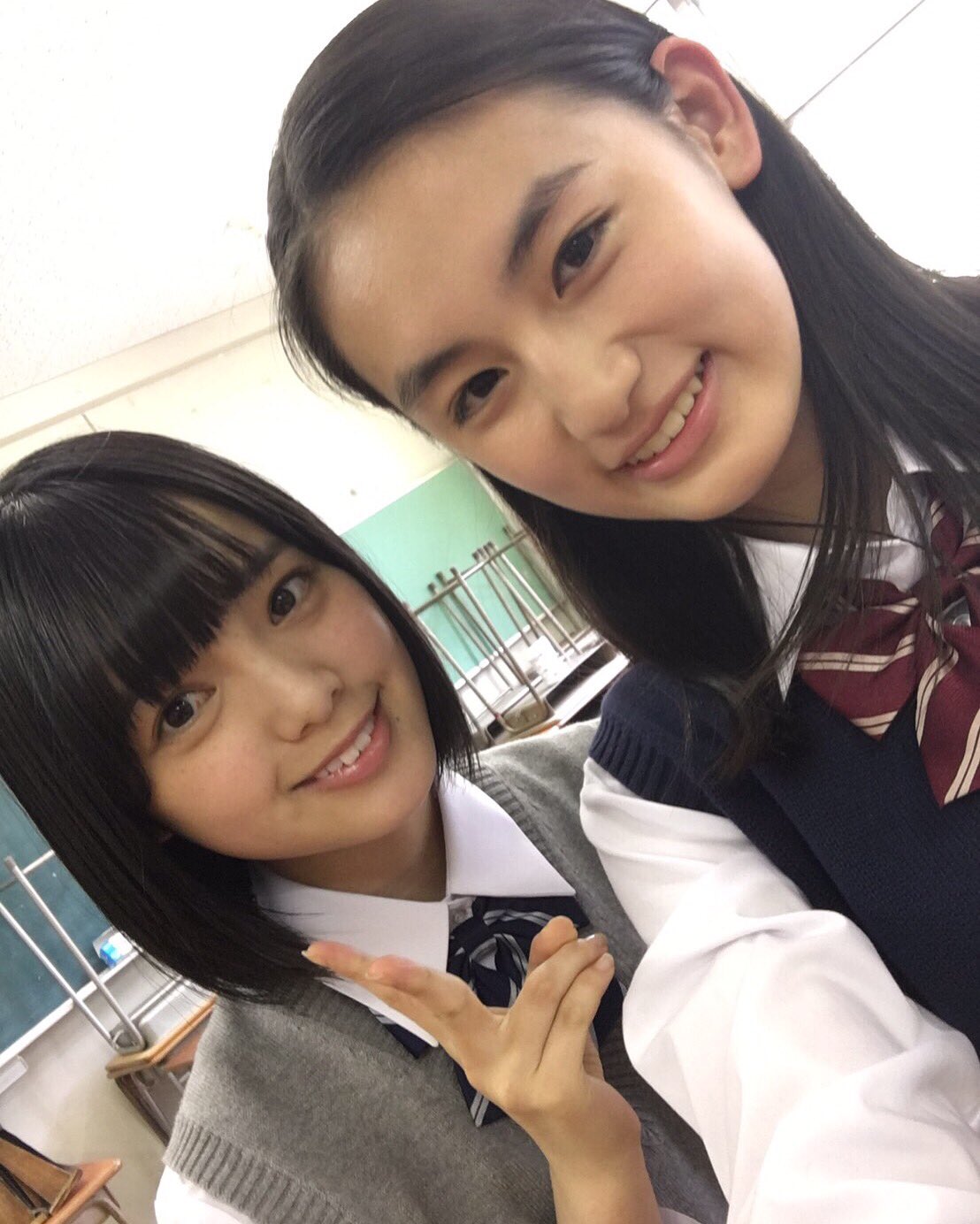 八木莉可子official 現在放送中のac Nhk共同キャンペーンcm フリする女の子 で 共演させて頂いた平手さんと 撮影当時は14歳同士 Acジャパン公式サイトでも Cmみれるので是非どうぞ 平手友梨奈 さん 八木莉可子 八木ちゃん T Co