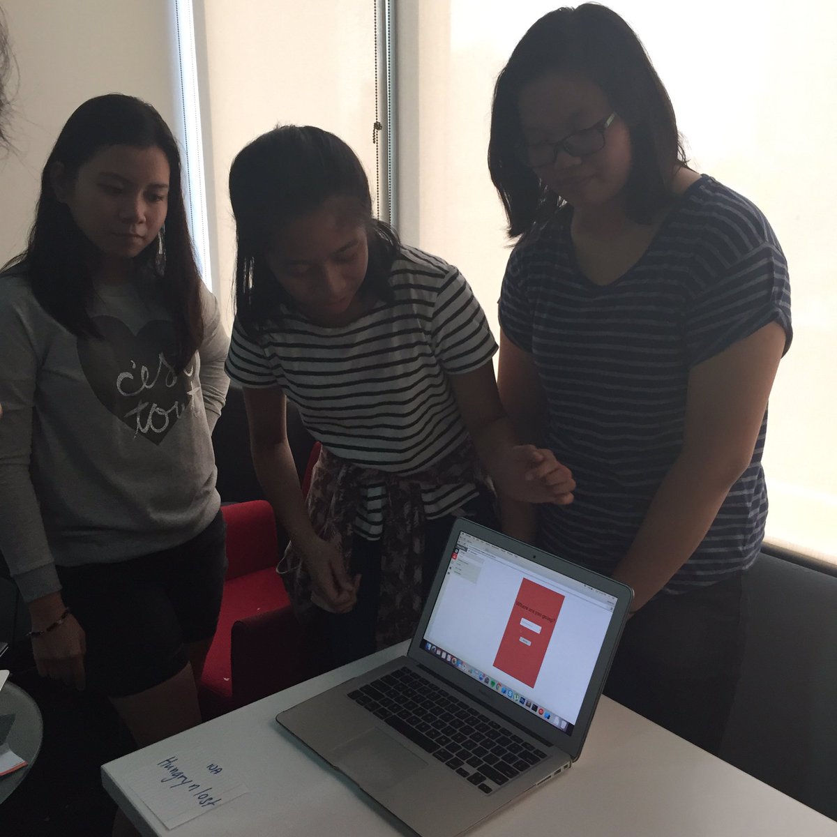 YouthHackMNL's tweet image. Hungrr - an app for when you&apos;re both hungry and indecisive. #YHCW16 #YHCodeWeekend