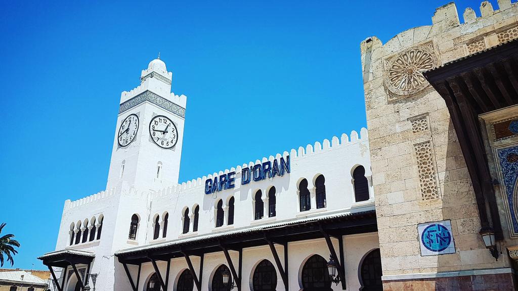 RdeCasabianca's tweet photo. Gare d' #Oran. Terminus tout le monde descend! #algerie #algeria #oran31 #EchappeesBelles #france5 https://t.co/EqgAQscYY8