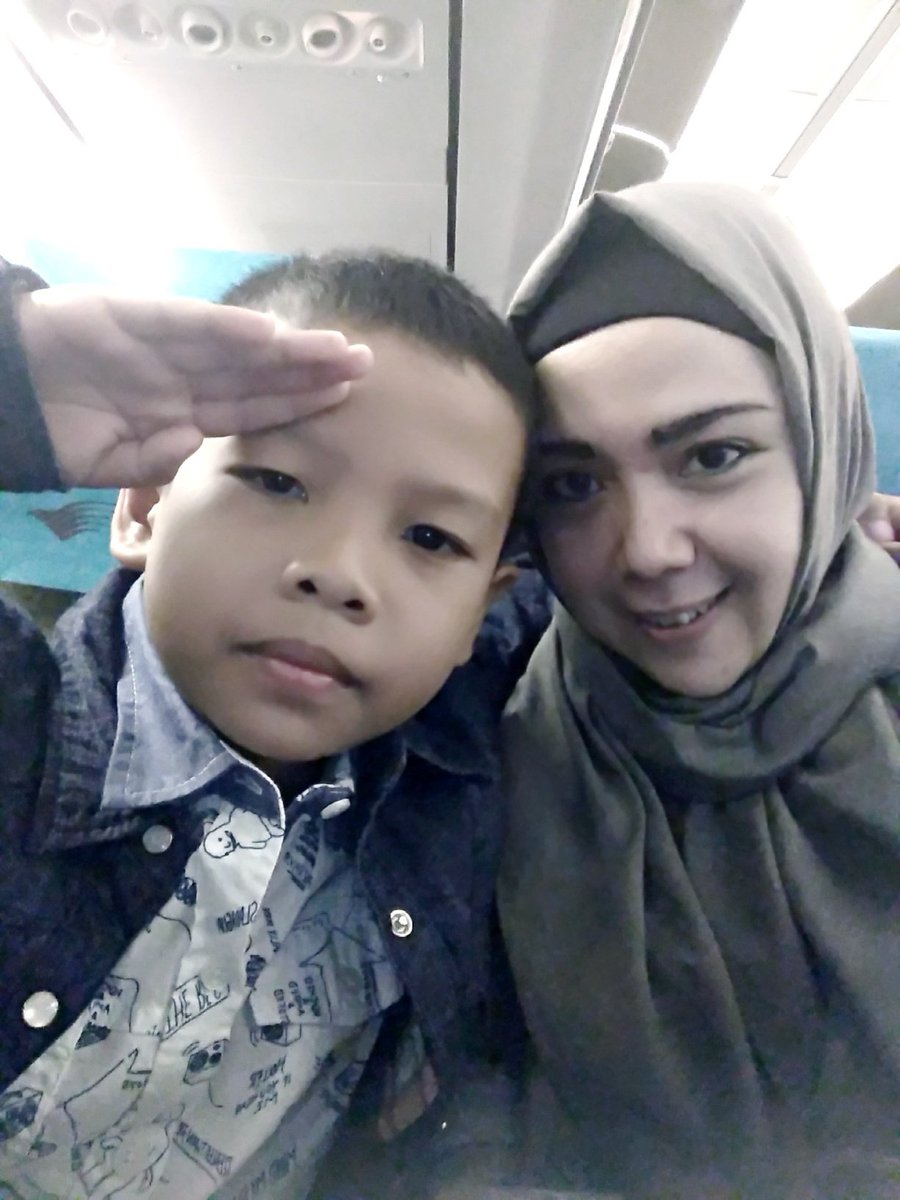 putriineke's tweet photo. Sebelum take off back to jakarta happy moment @IndonesiaGaruda# GATweetMiles https://t.co/B9T2PRWjFq
