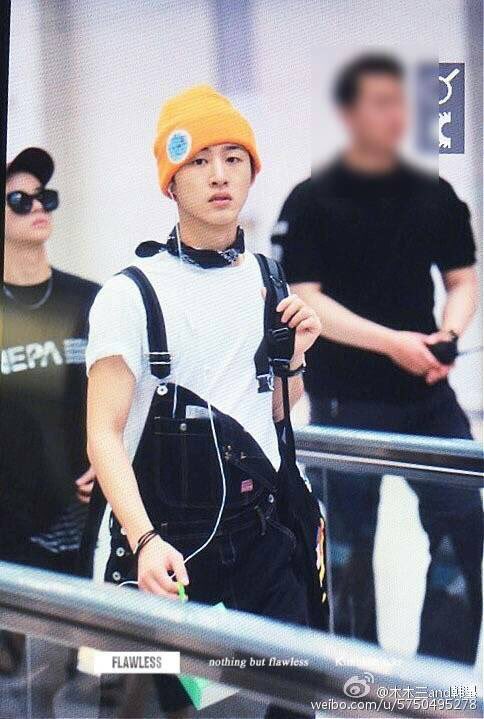 Charisma_HanBin's tweet photo. HANBIN vs Minguk 🍊🍊🍊🍊 ㅋㅋㅋㅋㅋㅋㅋㅋㅋㅋㅋ https://t.co/GHLveJoO8e