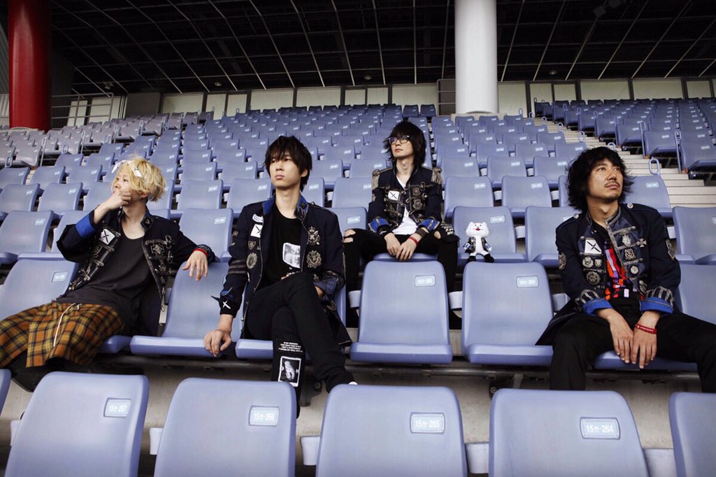 楽曲解説:望遠のマーチ vol.2 自分で生み出した羽根で飛んできたということSTADIUM TOUR “BFLY” 全国ツアー中に書かれた「望遠のマーチ」「望遠のマーチ」のタイトルの意味初期を彷彿とさせるブルース・スケールを多用したアレンジライブ演奏解説