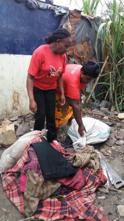 NaWarembo's tweet photo. WaremboNaUhuRu Rehabilitating an aged woman From mitumba slum https://t.co/xCepExb7SQ