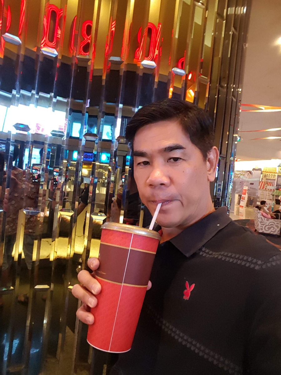 somrit12's tweet photo. อยากมีแฟนแก่ๆสักคน https://t.co/4hTsUzYpD5